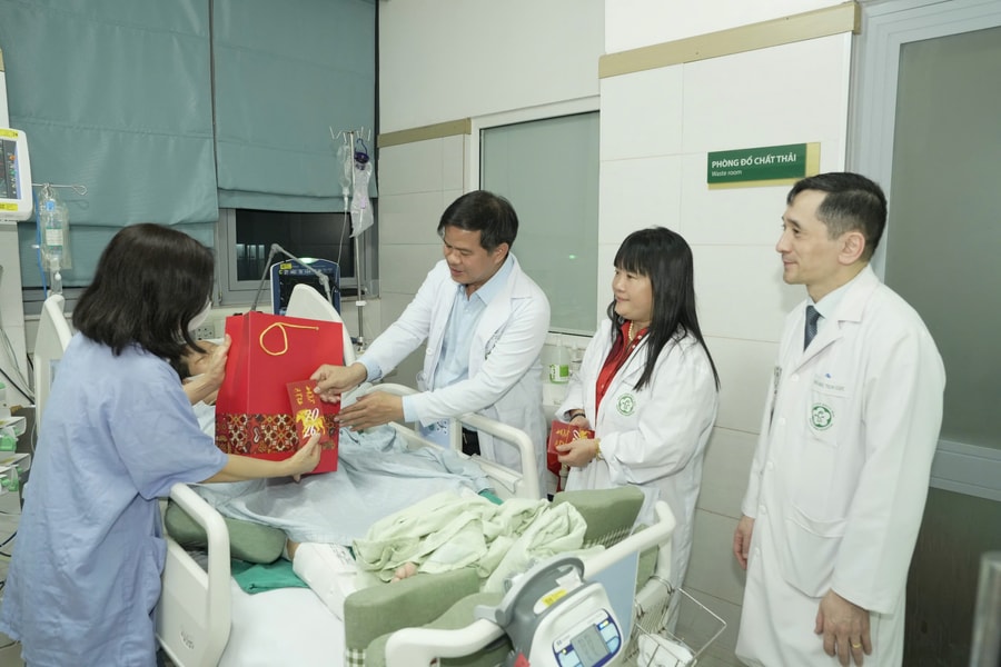 Khi “trái tim ra mệnh lệnh” ở Bệnh viện Bạch Mai