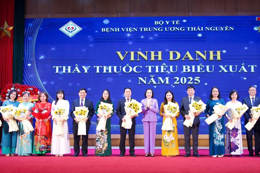 Bệnh viện Trung ương Thái Nguyên kỷ niệm 71 năm ngày Thầy thuốc Việt Nam