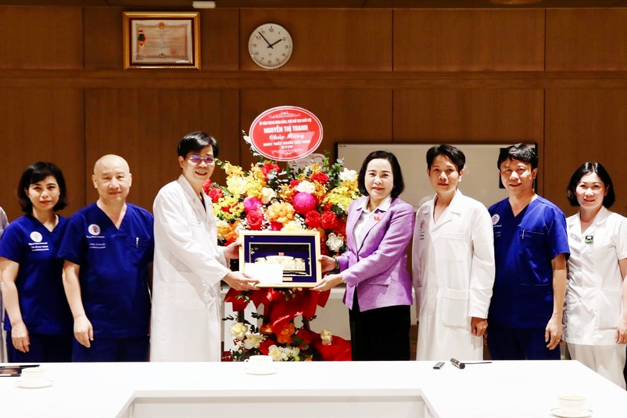 Phó Chủ tịch Quốc hội Nguyễn Thị Thanh thăm, chúc mừng Viện Bảo vệ, chăm sóc sức khỏe cán bộ Trung ương