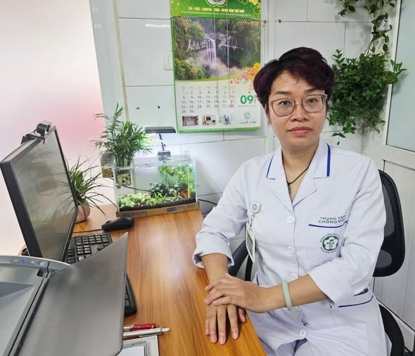Nữ điều dưỡng Bạch Mai kịp thời cứu người bảo vệ ngừng tim tại siêu thị