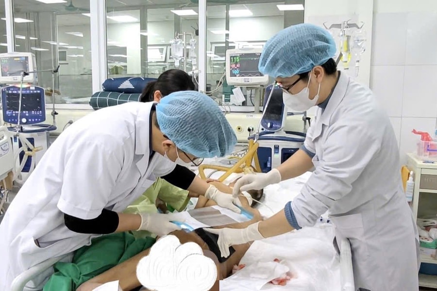 Nhiễm khuẩn nặng từ một nốt mụn nhỏ, thanh niên 17 tuổi nguy kịch