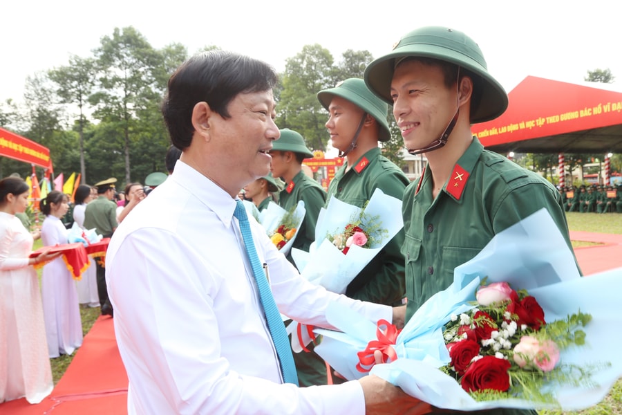 TP. Hồ Chí Minh: Hơn 1.000 thanh niên khu vực Bình Dương hăng hái lên đường nhập ngũ