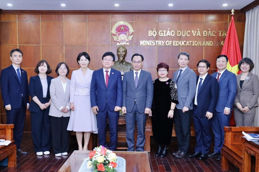 Quyền Bộ trưởng Hoàng Minh Sơn đề nghị các cơ sở giáo dục đại học Hàn Quốc nghiên cứu mở phân hiệu tại Việt Nam