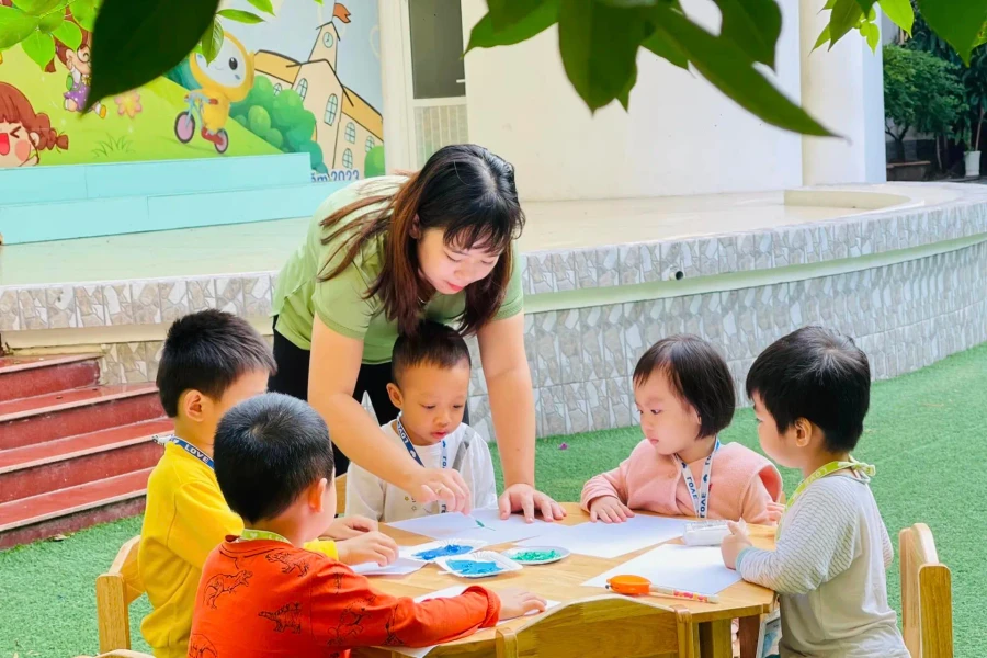 Quy định chế độ làm việc đối với giáo viên mầm non