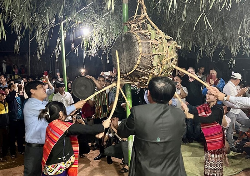 Độc đáo lễ hội đập trống người Ma Coong ở Quảng Trị