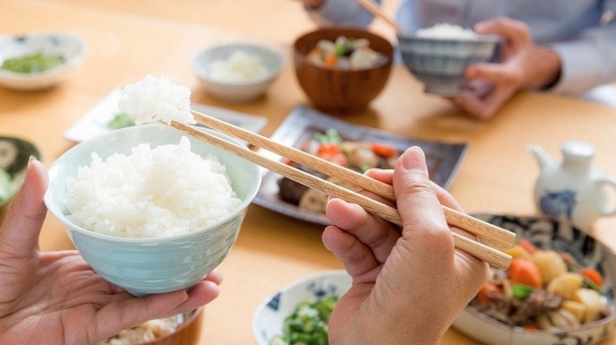 Ăn trưa tại gia đình, 3 người nghi ngộ độc thực phẩm