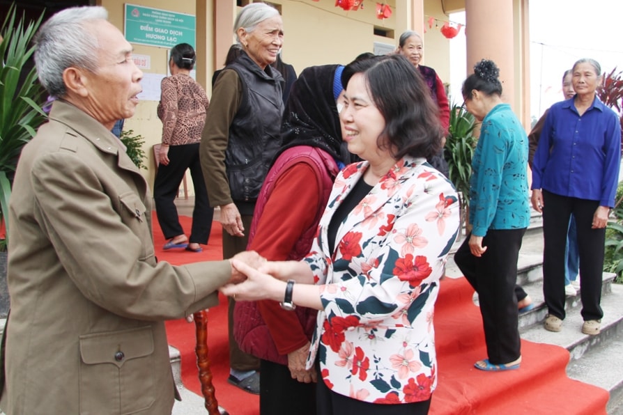 Bắc Ninh: Phó Chủ tịch Thường trực HĐND tỉnh Trần Thị Hằng kiểm tra công tác chuẩn bị bầu cử tại xã Lạng Giang