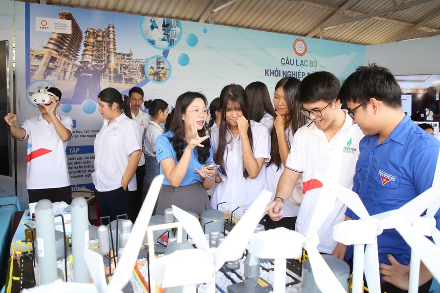 TP. Hồ Chí Minh: Lan tỏa đam mê khoa học năng lượng từ lễ hội học sinh – sinh viên