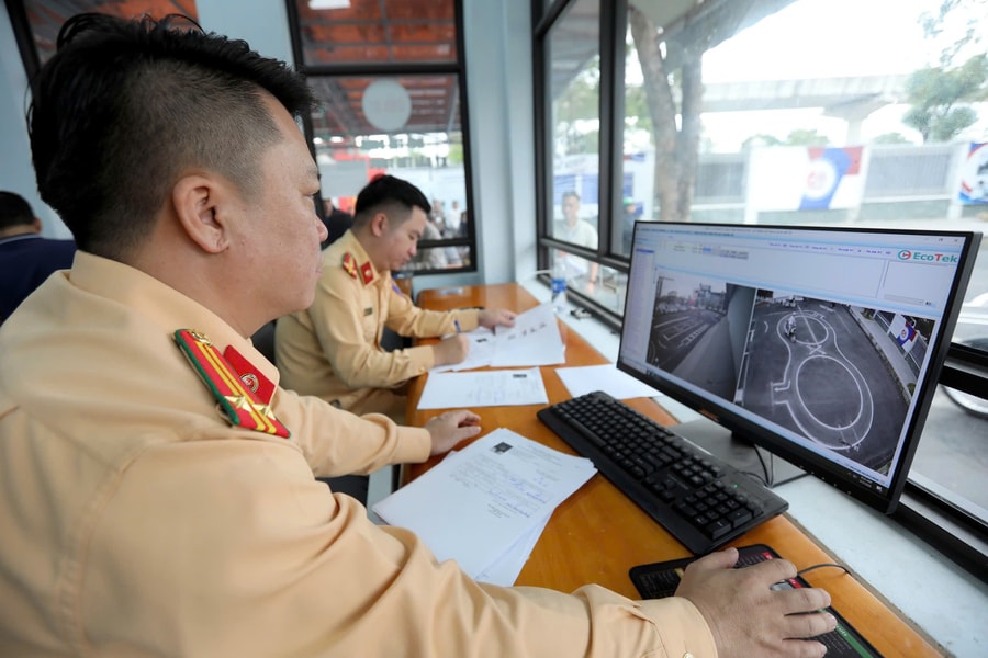 Mỗi ngày 5-6 kỳ sát hạch, CSGT Hà Nội giải quyết nhu cầu thi lái xe tăng cao