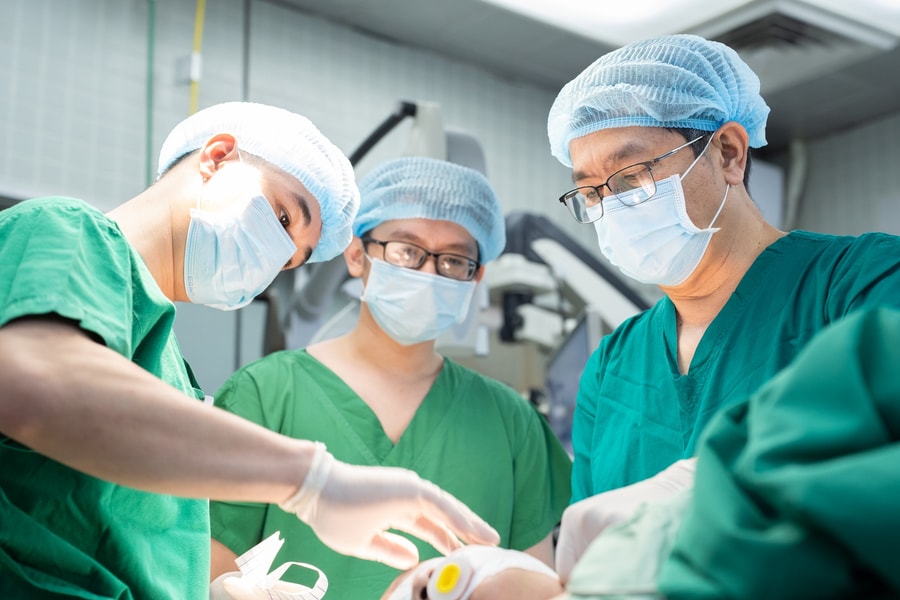 Đau đầu suốt 2 năm, cô gái trẻ phát hiện bệnh hiếm gặp trong lúc khám