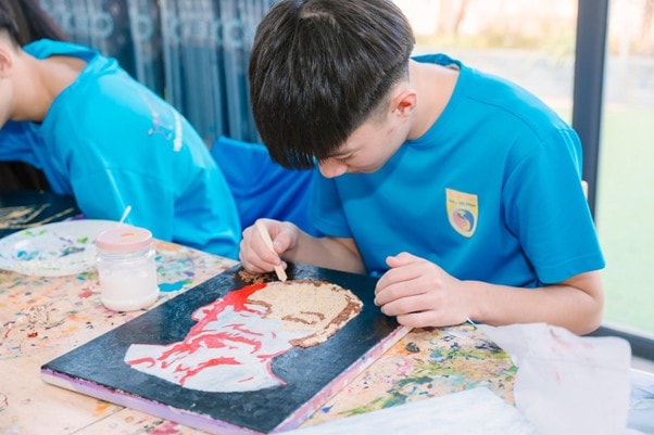 "Gọi lại những thương yêu" - Cách nhà thơ Trần Đăng Khoa đánh thức trái tim của trẻ nghiện game