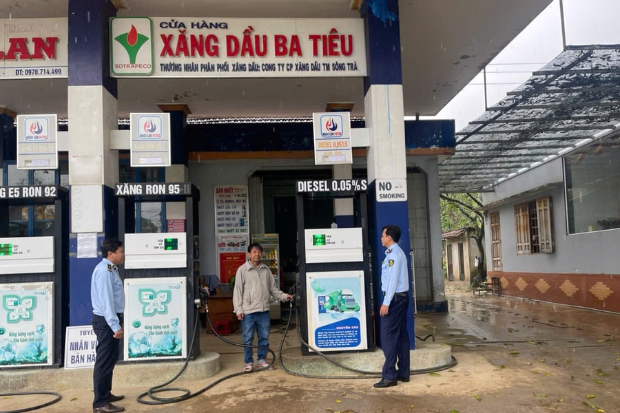 Phát hiện cây xăng vi phạm: Gọi ngay hotline 1900 888 655