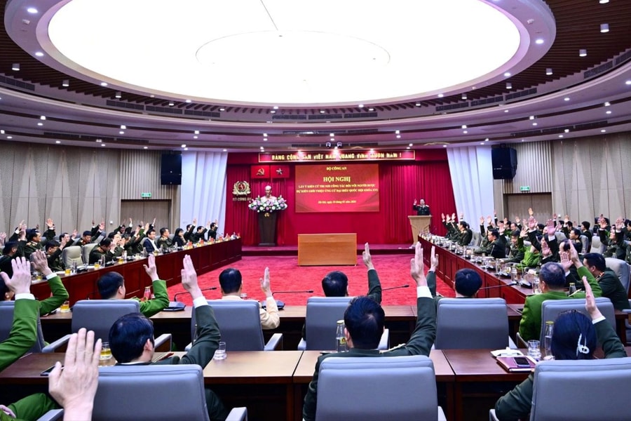 Hội nghị lấy ý kiến cử tri nơi công tác đối với người được dự kiến giới thiệu ứng cử đại biểu Quốc hội, ứng cử đại biểu Hội đồng nhân dân được tổ chức như thế nào?