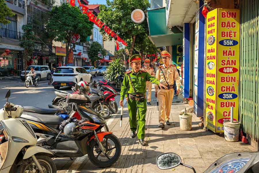 Hà Nội xử lý 39/51 điểm ùn tắc, giải tỏa gần 200 chợ cóc sau 6 tháng
