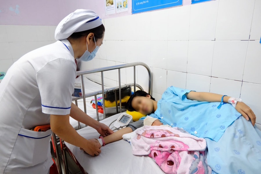 Cấp cứu kịp thời thai phụ 39 tuần sốc phản vệ sau khi ăn ốc