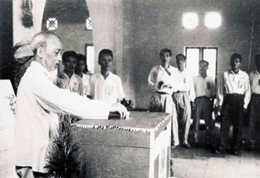 Quyền thiêng liêng không thể thay thế