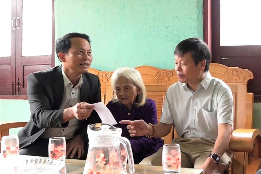 Đưa thùng phiếu đến từng nhà, bảo đảm quyền bầu cử của mọi cử tri