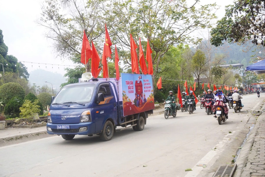 Sáng tạo đưa thông tin bầu cử đến gần dân