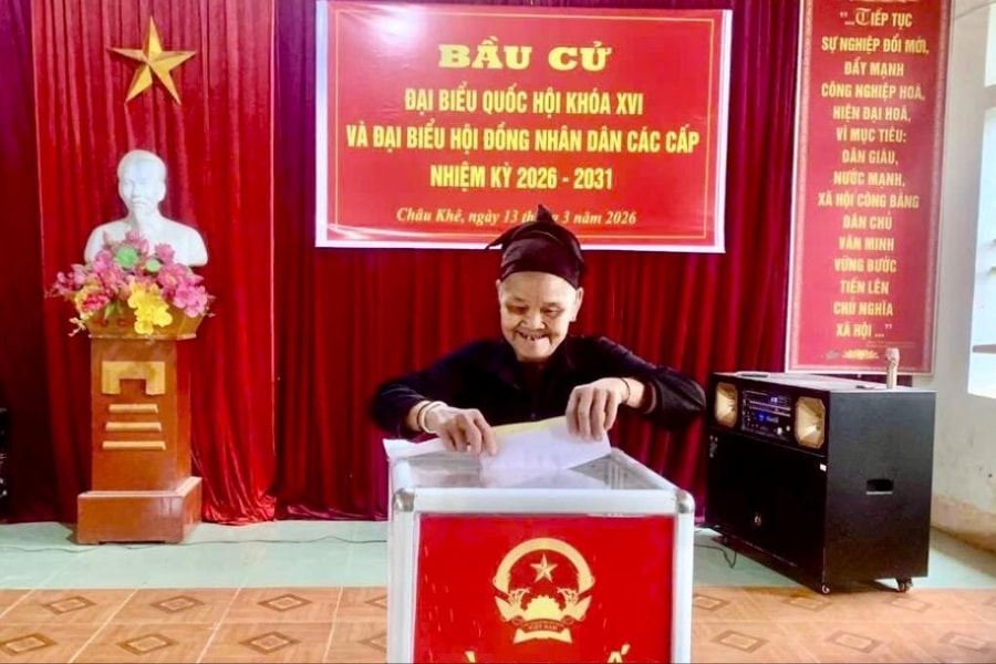 Hơn 1.000 cử tri xã Châu Khê tham gia bầu cử sớm