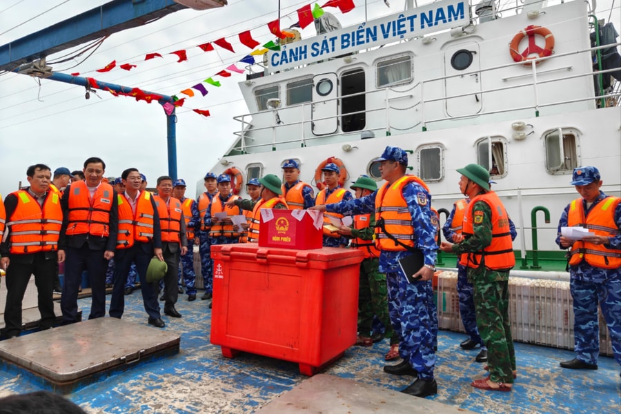 Hoàn thành bầu cử sớm ở đặc khu Bạch Long Vĩ
