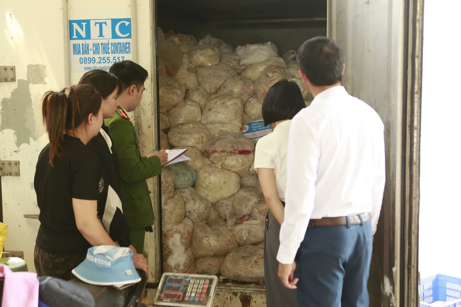 Bắc Ninh: Ngăn chặn cơ sở kinh doanh 3 tấn lòng lợn không rõ nguồn gốc