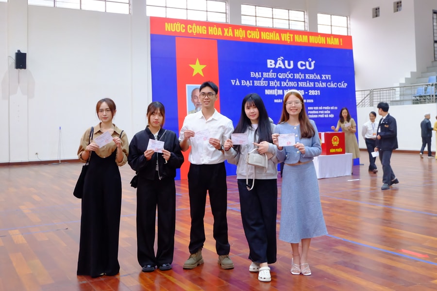 Trách nhiệm công dân và khát vọng nghệ thuật