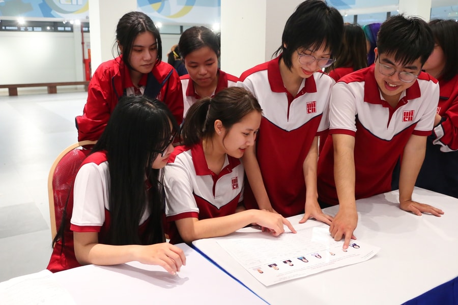 Giảng đường đại học sôi động, rực rỡ trước ngày bầu cử Quốc hội khoá XVI