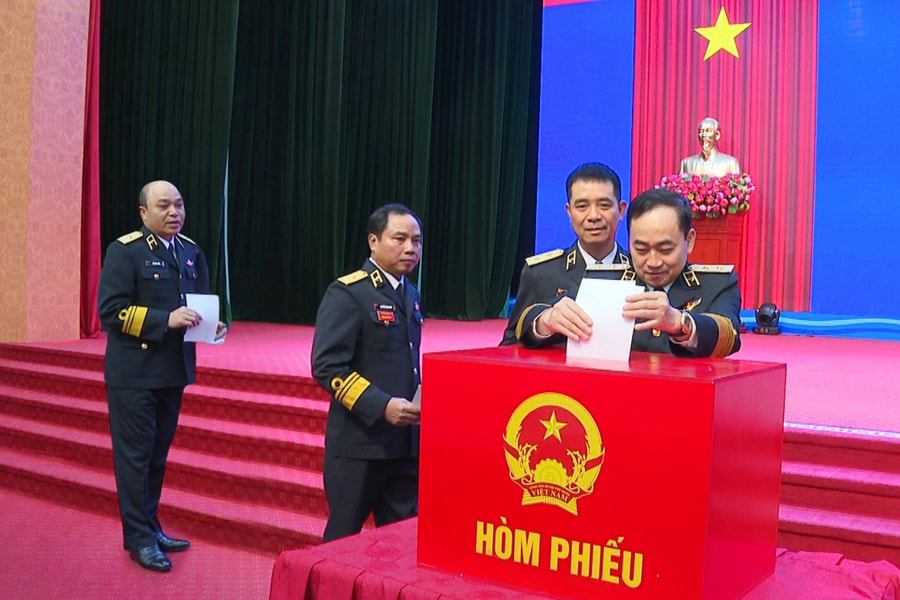Lá phiếu của người lính Hải quân gửi trọn niềm tin vào ngày hội lớn của đất nước