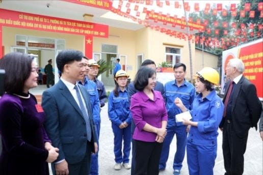 Quảng Ninh: Phó Bí thư Thường trực Tỉnh ủy, Chủ tịch HĐND tỉnh Trịnh Thị Minh Thanh kiểm tra bầu cử tại một số khu vực bỏ phiếu