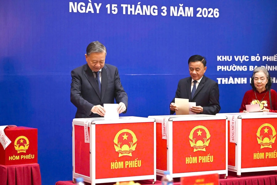[TỔNG THUẬT] Ngày bầu cử 15/3: Tỷ lệ cử tri cả nước đi bỏ phiếu đạt 99,68%
