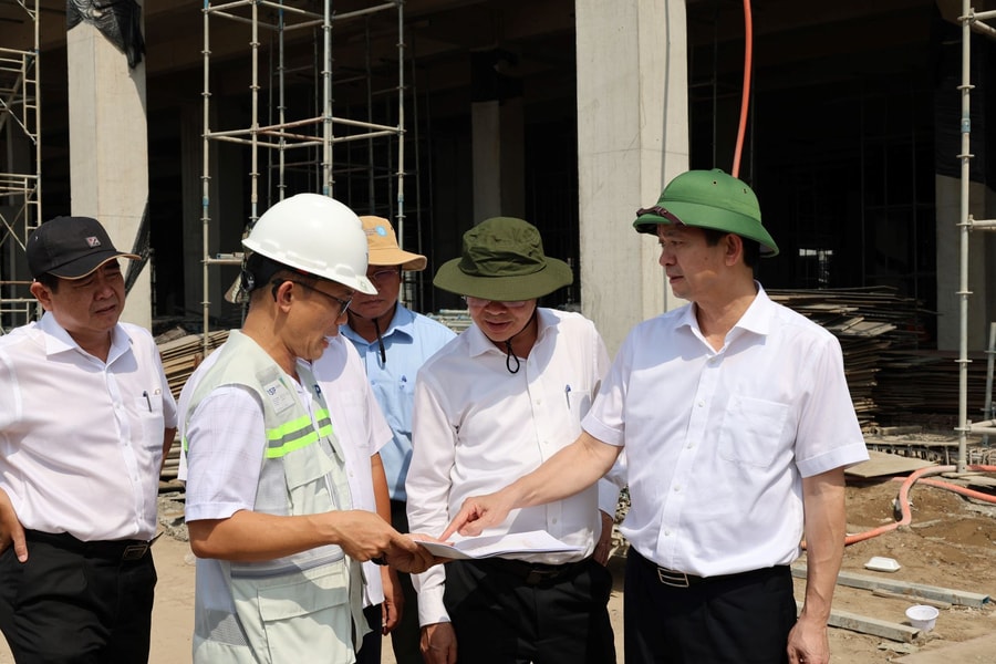 Bí thư Thành ủy Cần Thơ Lê Quang Tùng kiểm tra 2 dự án quan trọng trên địa thành phố