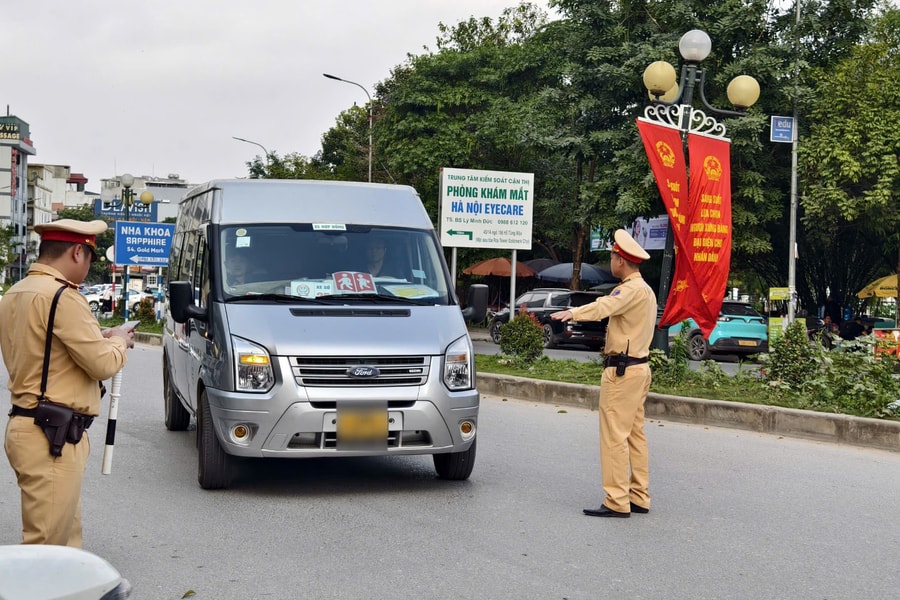 Hà Nội: Siết chặt quản lý, kiểm tra nồng độ cồn, ma túy lái xe đưa đón học sinh