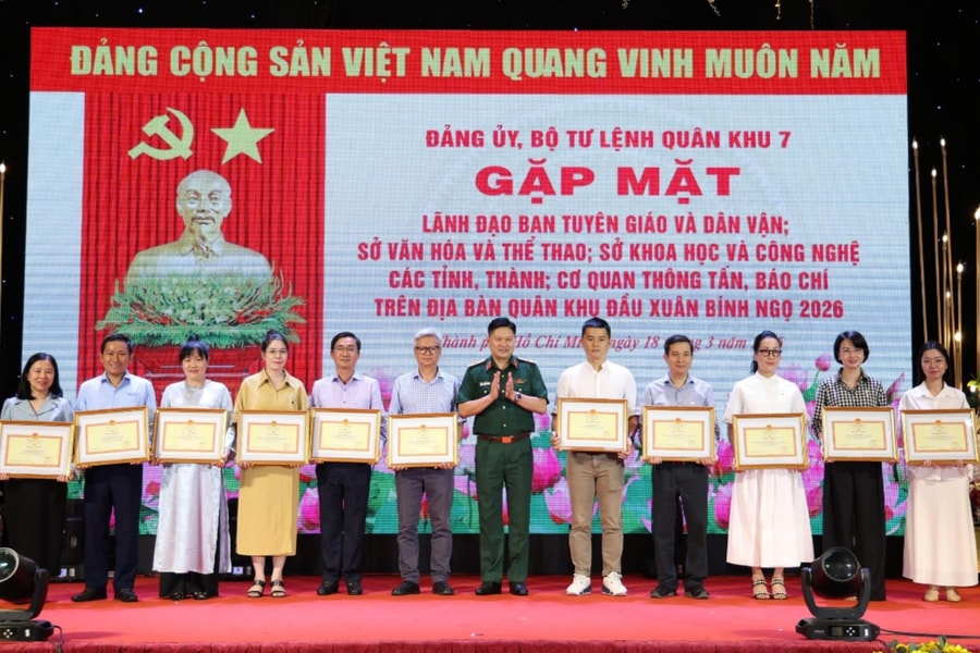 Tăng cường phối hợp tuyên truyền các hoạt động của lực lượng vũ trang trên địa bàn Quân khu 7
