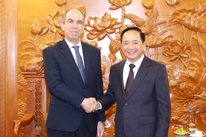 Trưởng Ban Tuyên giáo và Dân vận Trung ương Trịnh Văn Quyết tiếp Đại sứ Cuba tại Việt Nam