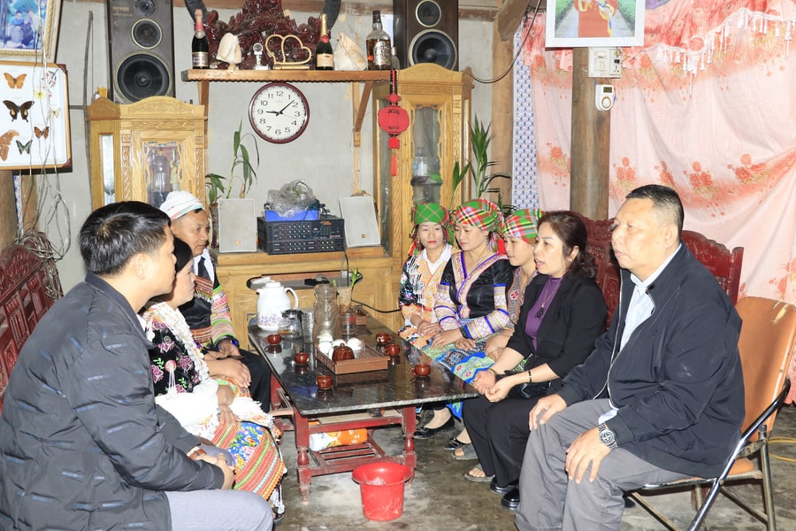 Phát huy vai trò người có uy tín trong công tác bầu cử