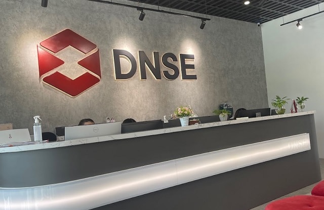 Chứng khoán DNSE 2025: những "cơn sóng ngầm" đằng sau chỉ số tăng trưởng