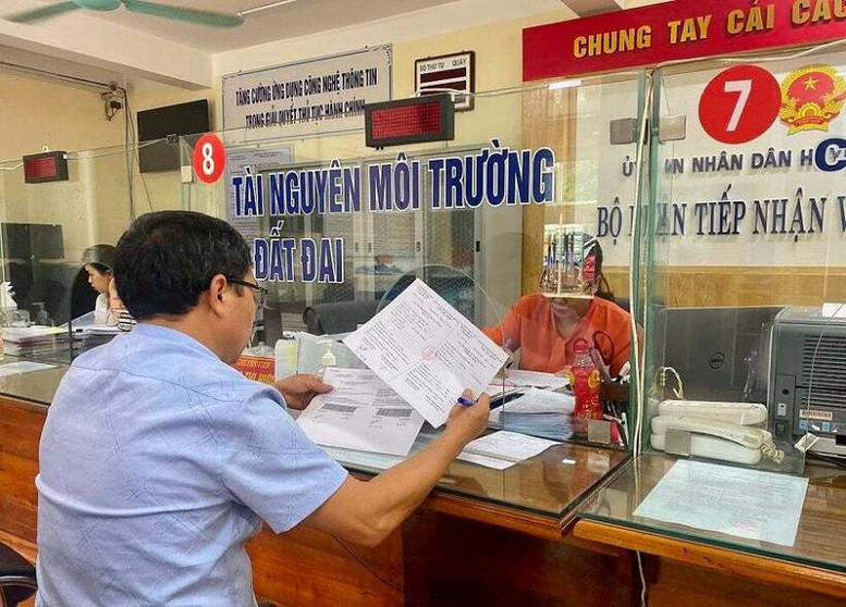 Đẩy mạnh phân cấp, phân quyền việc thực hiện thủ tục hành chính cho chính quyền địa phương