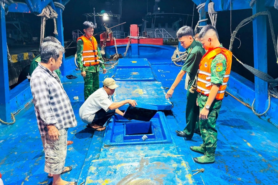 Hải quan tăng cường tuần tra, ngăn chặn vận chuyển trái phép xăng dầu