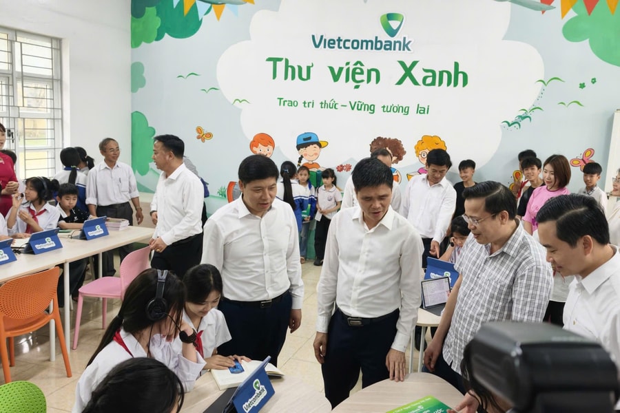 Vietcombank tiếp tục hành trình "gieo mầm tri thức" tại Thanh Hóa