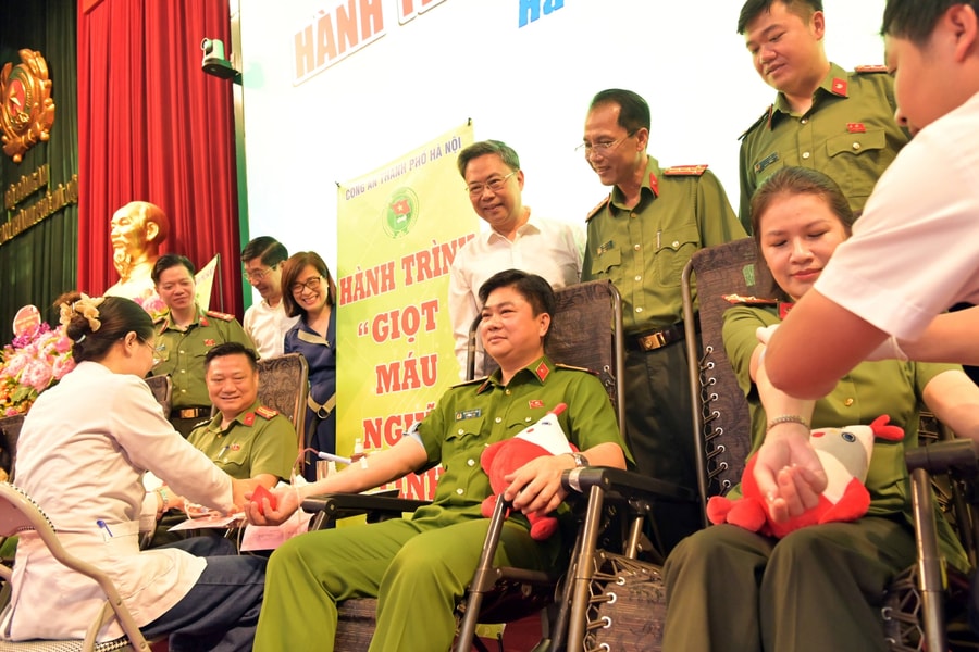 Công an Hà Nội phát động Hành trình “Giọt máu nghĩa tình” năm 2026