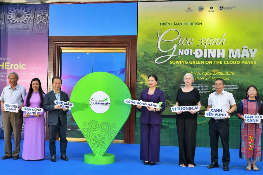 Khai mạc triển lãm "Gieo xanh nơi đỉnh mây"
