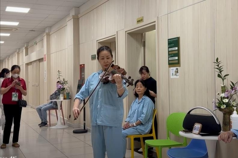 Tiếng nhạc nơi hành lang A9: Liều thuốc tinh thần giữa lằn ranh sinh tử