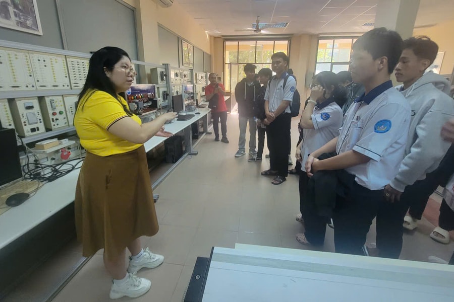 TP. Hồ Chí Minh: Vượt trăm kilomet đến trường nghề tìm hiểu ngành học