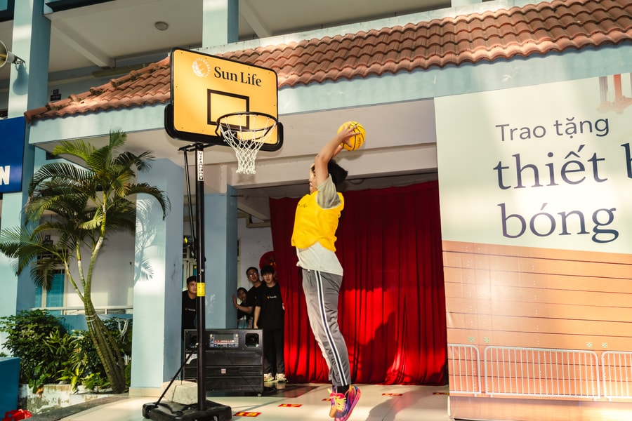 Sun Life khẳng định cam kết lâu dài vì sức khỏe thế hệ trẻ với chương trình Hoops + Health 2026