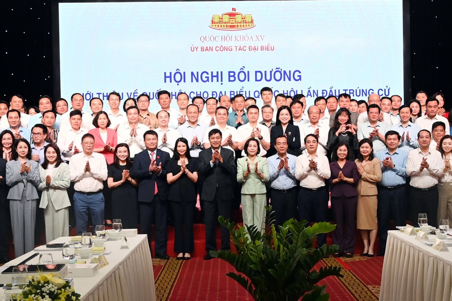 Phó Chủ tịch Quốc hội Nguyễn Thị Thanh dự Hội nghị bồi dưỡng “Giới thiệu về Quốc hội cho người lần đầu trúng cử đại biểu Quốc hội”