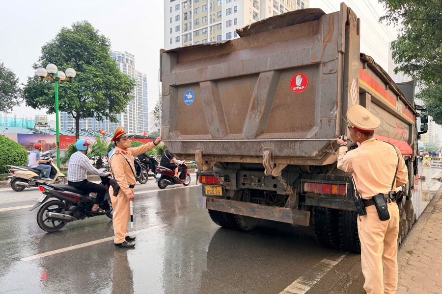 Hà Nội: Tổng rà soát ô tô tải tự đổ, xe sơ-mi rơ-moóc từ 15 tấn trở lên