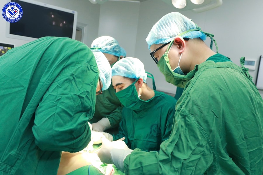 Cấp cứu trong 10 phút, giữ lại sự sống cho mẹ con sản phụ nguy kịch