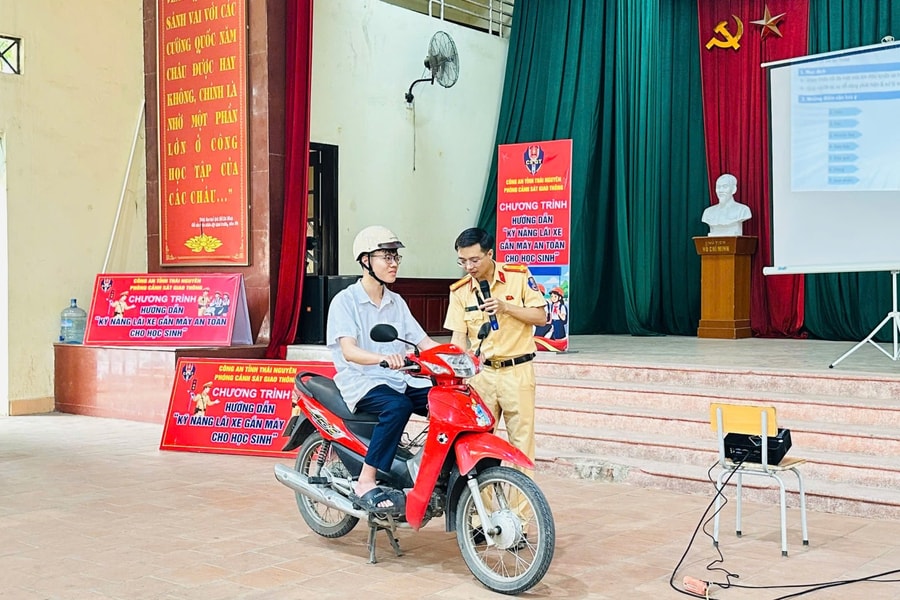 Thái Nguyên: Gần 400 học sinh được hướng dẫn kỹ năng lái xe gắn máy an toàn