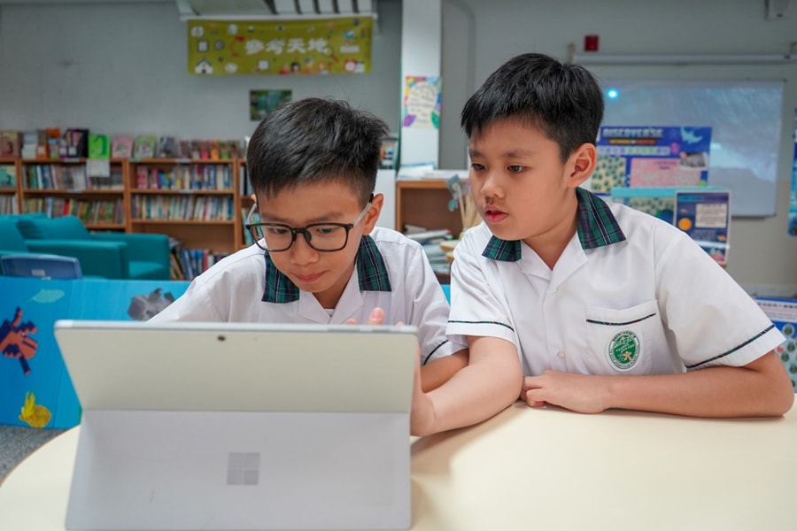 Gần 1/4 học sinh Hong Kong (Trung Quốc) phụ thuộc AI trong học tập