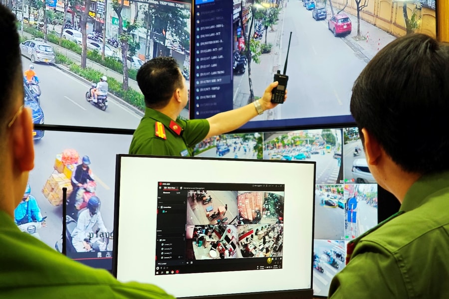 "Trung tâm giám sát camera" phường Láng tạo bước chuyển mang tính đột phá trong công tác bảo đảm an ninh trật tự